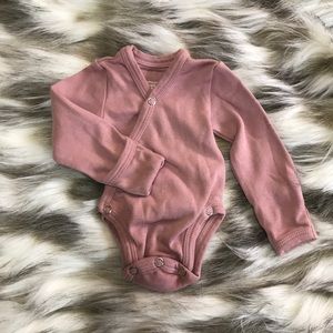 L’ovedbaby Organic Cotton long sleeve onesie.